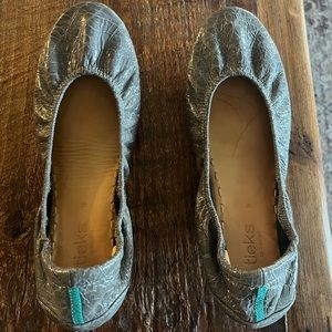 Patent Leather Tieks